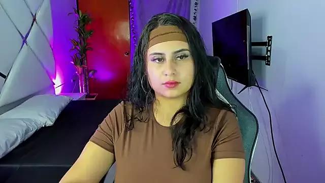 Discover our girls online shows and discover the company of countless livestreamers, with stunning shapes, sex toys and more.