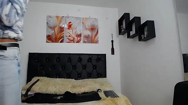 Discover our girls online shows and discover the company of countless livestreamers, with stunning shapes, sex toys and more.