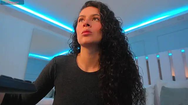 Discover our girls online shows and discover the company of countless livestreamers, with stunning shapes, sex toys and more.