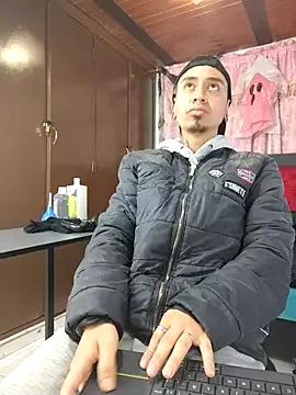 Discover our girls online shows and discover the company of countless livestreamers, with stunning shapes, sex toys and more.