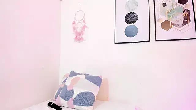 Abriil7 webcams show profile image 