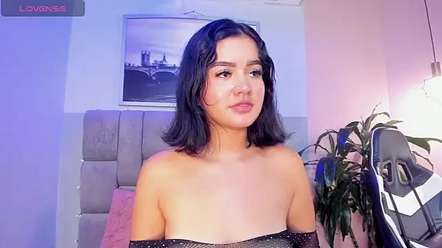 Discover our girls online shows and discover the company of countless livestreamers, with stunning shapes, sex toys and more.