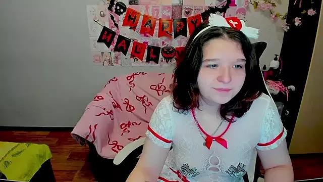 Discover our girls online shows and discover the company of countless livestreamers, with stunning shapes, sex toys and more.