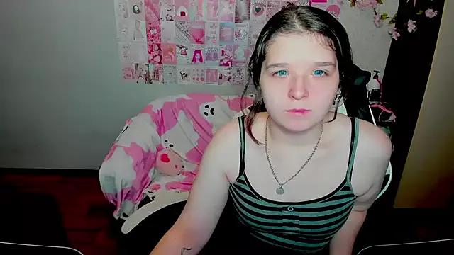 Discover our girls online shows and discover the company of countless livestreamers, with stunning shapes, sex toys and more.