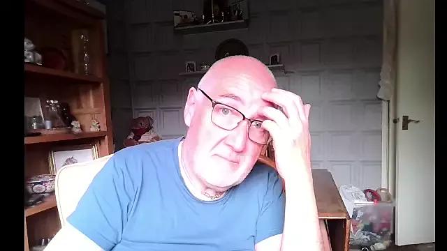 Adamdaddybear from StripChat