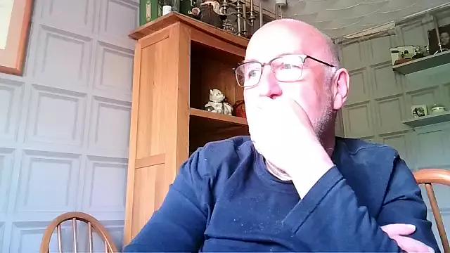 Adamdaddybear from StripChat