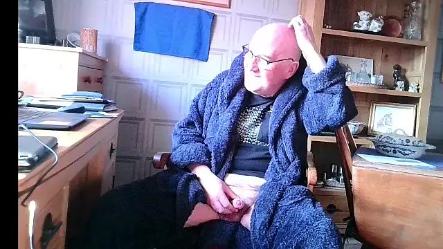 Adamdaddybear from StripChat