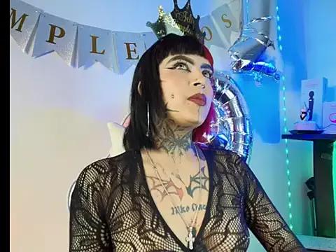 Discover our girls online shows and discover the company of countless livestreamers, with stunning shapes, sex toys and more.