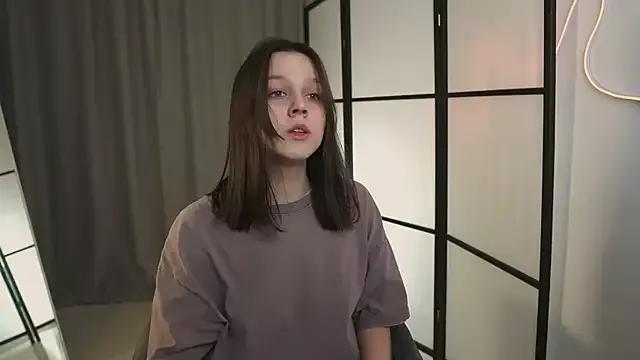 Discover our girls online shows and discover the company of countless livestreamers, with stunning shapes, sex toys and more.