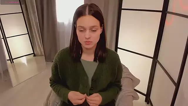 Discover our girls online shows and discover the company of countless livestreamers, with stunning shapes, sex toys and more.
