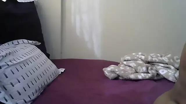 AddictiveAssCurves from StripChat