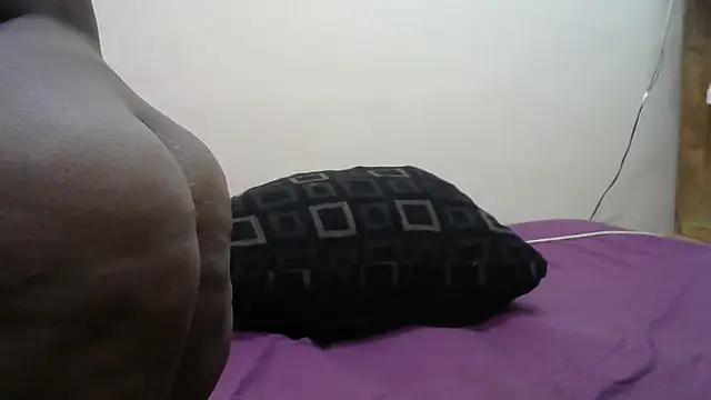 AddictiveAssCurves from StripChat