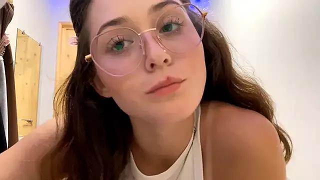 Adel_strongwoman from StripChat is Freechat