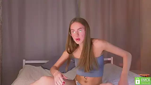 Discover our girls online shows and discover the company of countless livestreamers, with stunning shapes, sex toys and more.