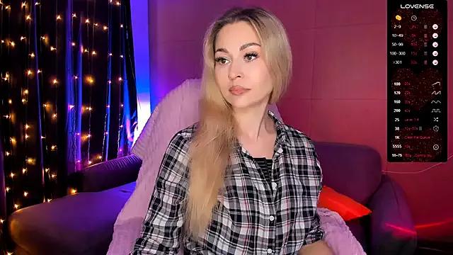 Discover our girls online shows and discover the company of countless livestreamers, with stunning shapes, sex toys and more.