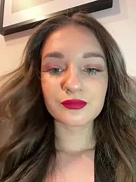 Discover our girls online shows and discover the company of countless livestreamers, with stunning shapes, sex toys and more.