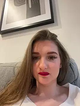 Discover our girls online shows and discover the company of countless livestreamers, with stunning shapes, sex toys and more.