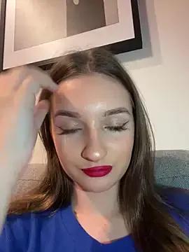 Discover our girls online shows and discover the company of countless livestreamers, with stunning shapes, sex toys and more.