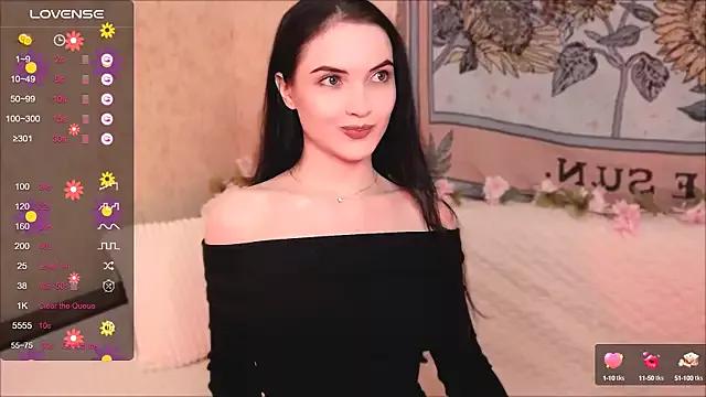 Discover our girls online shows and discover the company of countless livestreamers, with stunning shapes, sex toys and more.