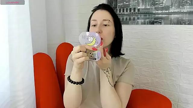 Discover our girls online shows and discover the company of countless livestreamers, with stunning shapes, sex toys and more.