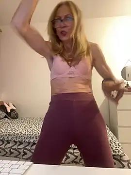 Discover our girls online shows and discover the company of countless livestreamers, with stunning shapes, sex toys and more.