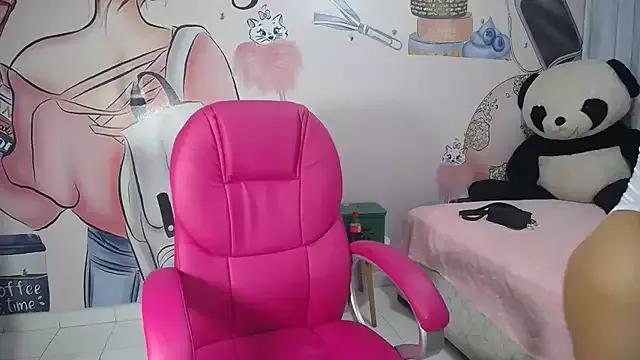 Discover our girls online shows and discover the company of countless livestreamers, with stunning shapes, sex toys and more.