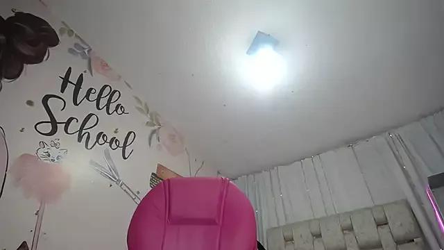 Discover our girls online shows and discover the company of countless livestreamers, with stunning shapes, sex toys and more.