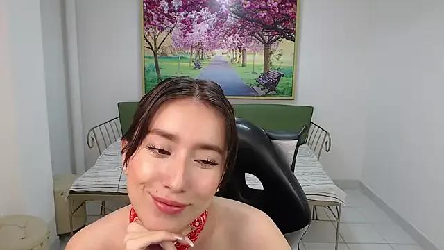 Discover our girls online shows and discover the company of countless livestreamers, with stunning shapes, sex toys and more.