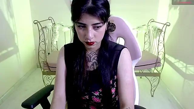 Discover our girls online shows and discover the company of countless livestreamers, with stunning shapes, sex toys and more.