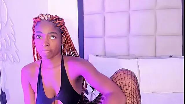 Discover our girls online shows and discover the company of countless livestreamers, with stunning shapes, sex toys and more.