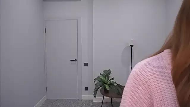 Discover our girls online shows and discover the company of countless livestreamers, with stunning shapes, sex toys and more.