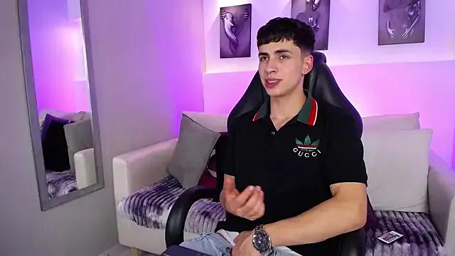 AdrianRinaldi webcams show profile image 