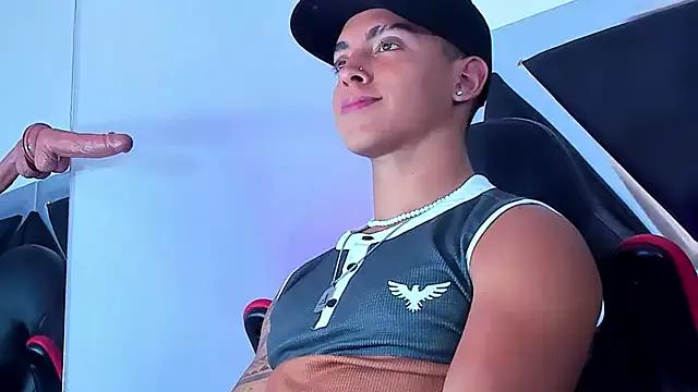 AdriianLopez webcams show profile image 