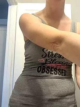 Discover our girls online shows and discover the company of countless livestreamers, with stunning shapes, sex toys and more.
