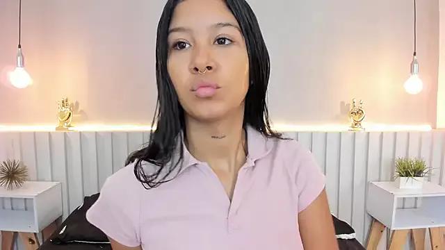 Discover our girls online shows and discover the company of countless livestreamers, with stunning shapes, sex toys and more.