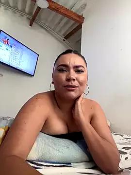 Discover our girls online shows and discover the company of countless livestreamers, with stunning shapes, sex toys and more.