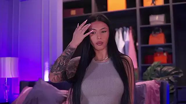 Discover our girls online shows and discover the company of countless livestreamers, with stunning shapes, sex toys and more.