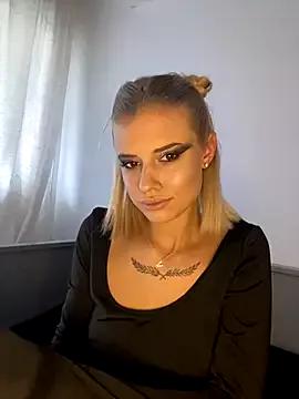 Discover our girls online shows and discover the company of countless livestreamers, with stunning shapes, sex toys and more.