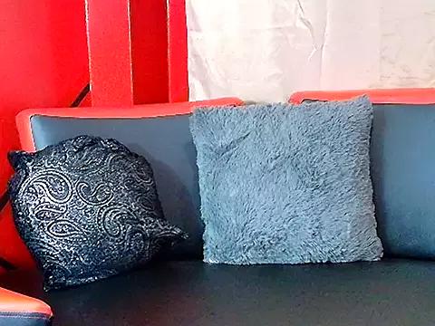 Discover our girls online shows and discover the company of countless livestreamers, with stunning shapes, sex toys and more.