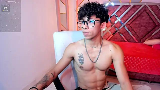 AkazaBoy_ from StripChat