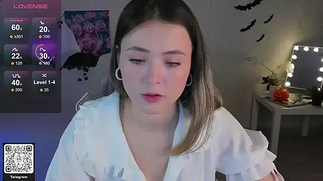 Discover our girls online shows and discover the company of countless livestreamers, with stunning shapes, sex toys and more.