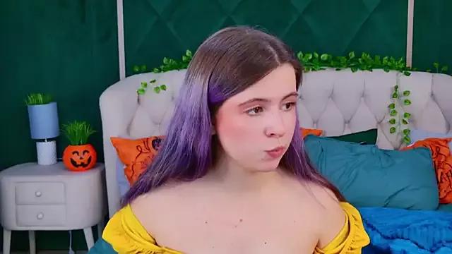 Discover our girls online shows and discover the company of countless livestreamers, with stunning shapes, sex toys and more.