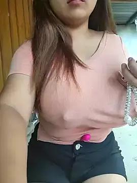 Discover our girls online shows and discover the company of countless livestreamers, with stunning shapes, sex toys and more.