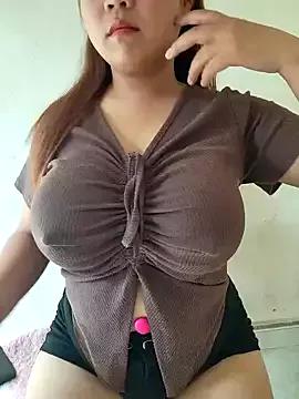 Discover our girls online shows and discover the company of countless livestreamers, with stunning shapes, sex toys and more.