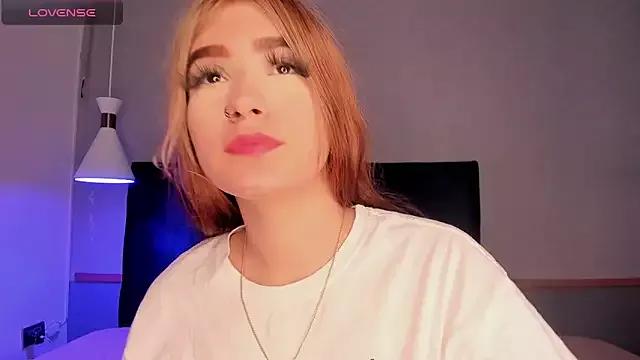 Discover our girls online shows and discover the company of countless livestreamers, with stunning shapes, sex toys and more.