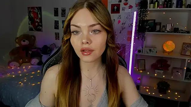 Discover our girls online shows and discover the company of countless livestreamers, with stunning shapes, sex toys and more.