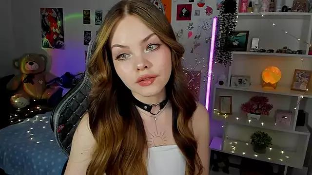 Discover our girls online shows and discover the company of countless livestreamers, with stunning shapes, sex toys and more.