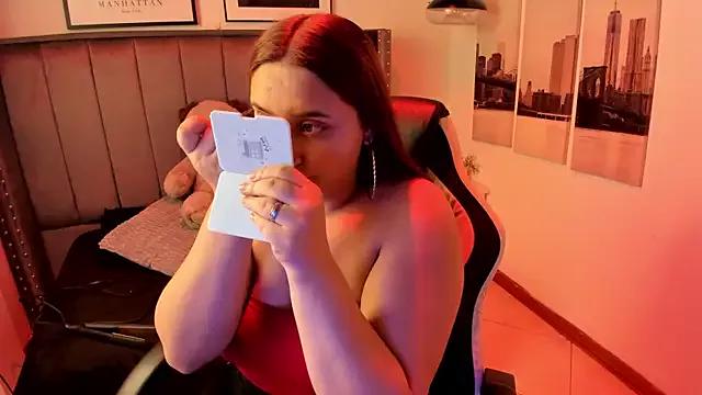 Discover our girls online shows and discover the company of countless livestreamers, with stunning shapes, sex toys and more.