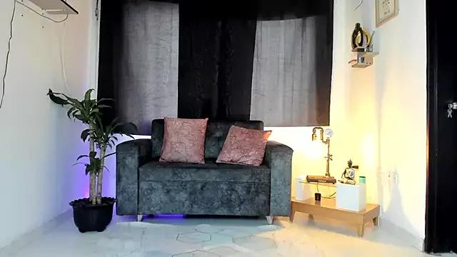 Alaia_Love77 from StripChat