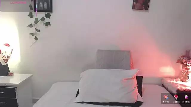 Discover our girls online shows and discover the company of countless livestreamers, with stunning shapes, sex toys and more.